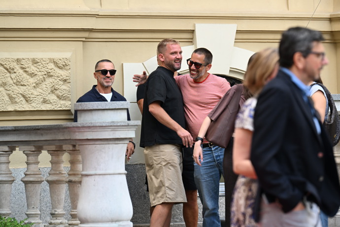 Galerie: Celebrity ve Varech trochu jinak. Jak vypadají hvězdy, než vstoupí na červený koberec 
