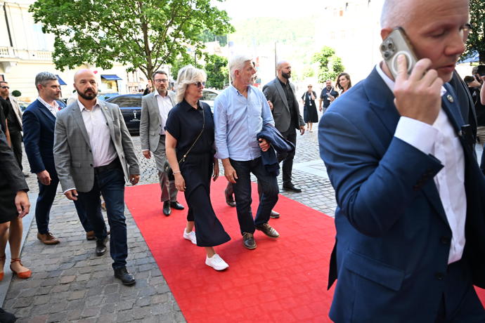 Manželé Pavlovi na červeném koberci.