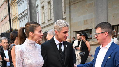 FOTO: Andrea Bezděková se Sebastianem na party UniCredit Bank ve Varech.