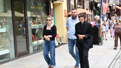 FOTO: Herečka Maggie Gyllenhaal se kouká po obchodech.
