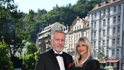 FOTO: Daniela Zálešáková s manželem ve Varech.