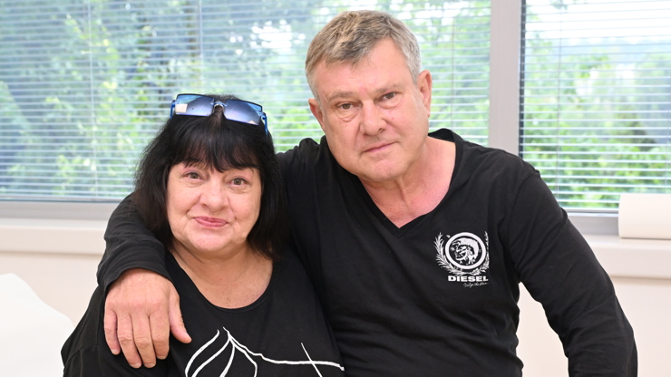 Dana Bartůňková s Jiřím Sequensem na klinice plastické chirurgie Aesthevita.