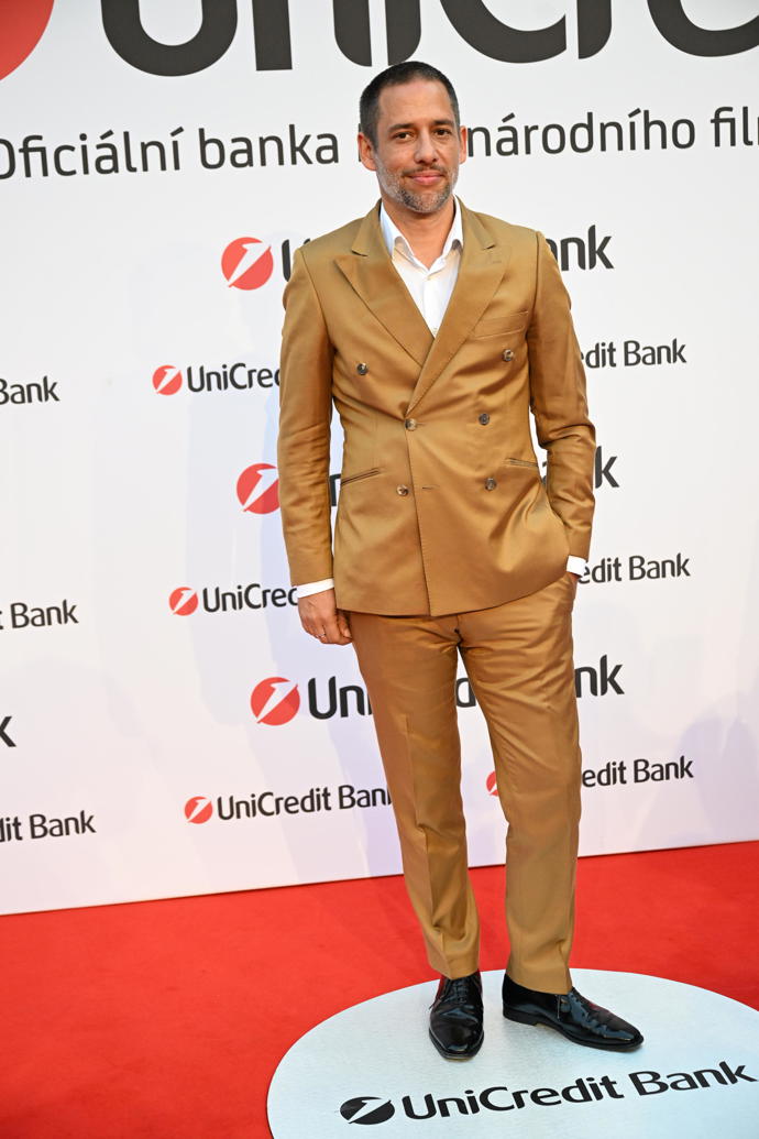 Janek Bartoška na party UniCredit Bank ve Varech.