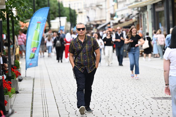 Jiří Macháček krátce před bujarou oslavnou šedesátin působil nenápadně. Body ale dostává za košili.