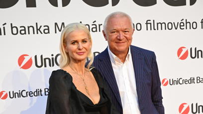 FOTO: Jaroslav Faltýnek s partnerkou na party UniCredit Bank ve Varech.