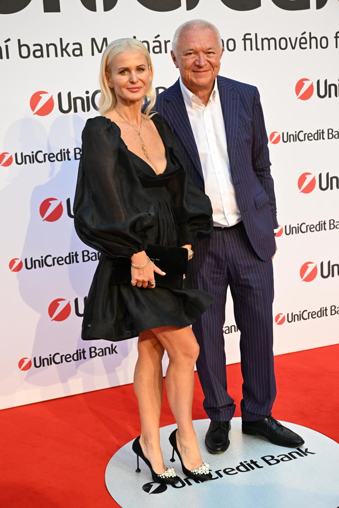 Jaroslav Faltýnek s partnerkou na party UniCredit Bank ve Varech.