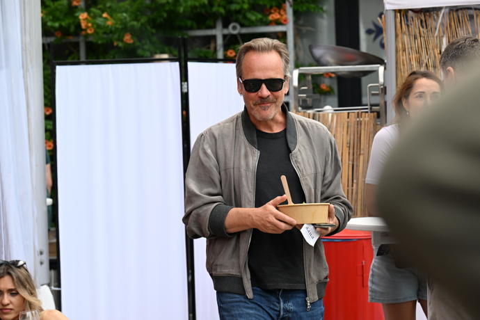Peter Sarsgaard měl dobrou náladu.
