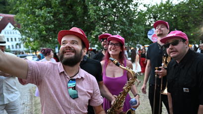 FOTO: Markéta Gregorová se saxofonem.