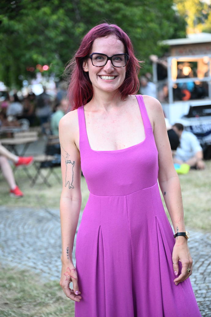 Markéta Gregorová v růžovém.