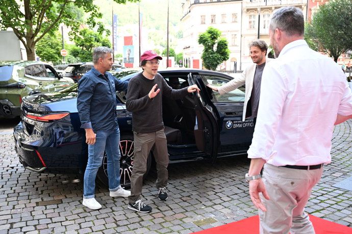 Jesse Eisenberg na festivalu ve Varech.