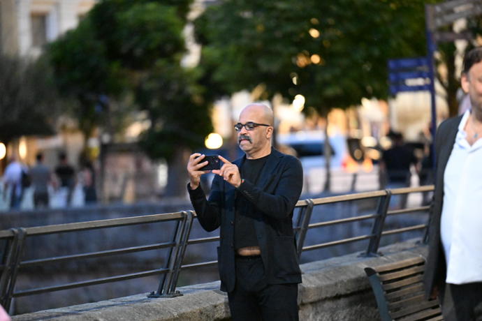Americký herec Jeffrey Wright si užíval večer.