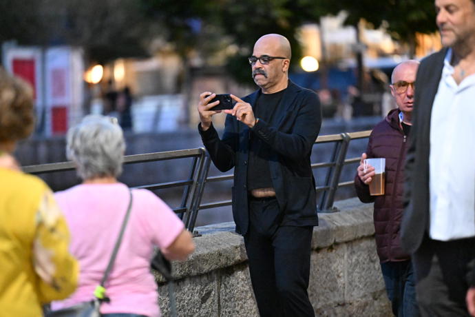 Jeffrey Wright si fotil kolonádu.