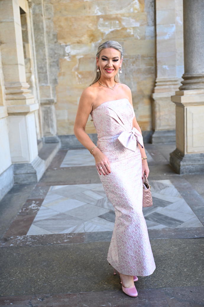  Lenka Graf dorazila do Varů. 