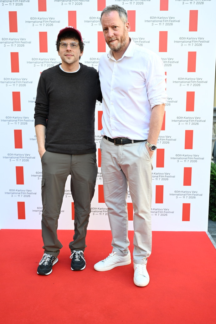 Herec Jesse Eisenberg ve Varech.