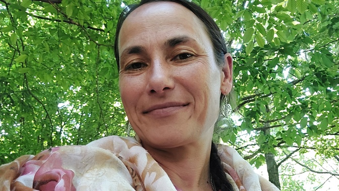 Petra Steiner je porodní asistentka a matka pěti dětí. Nejmladší kojila pět let.