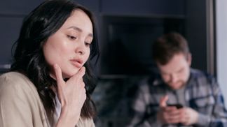 „Manžel si založil profil na sociální síti a najednou se úplně změnil, začal si psát s cizími ženami a tvrdí, že je to jen nevinná zábava,“ svěřuje se Milena
