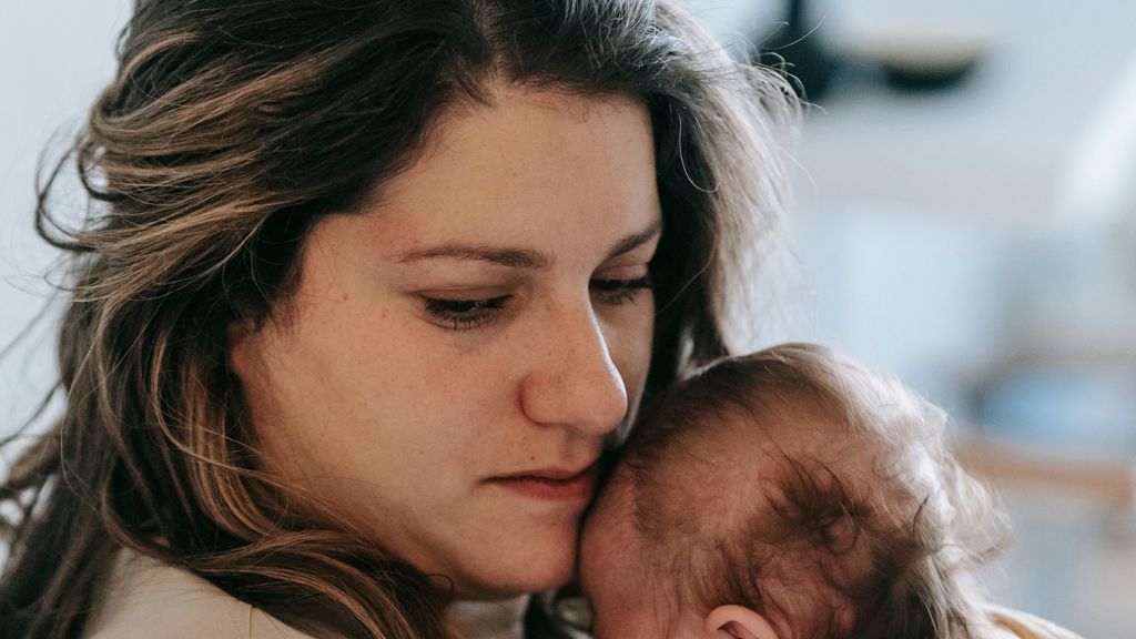 Lucie (32): „Tchyně mi neustále připomíná, že jsem špatná matka, prý dnešní ženy nic nevydrží“
