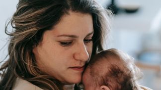 „Tchyně mi neustále připomíná, že jsem špatná matka, prý dnešní ženy nic nevydrží,“ svěřuje se Lucie
