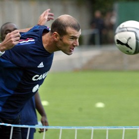 Zinédine Zidane je fotbalovou legendou.