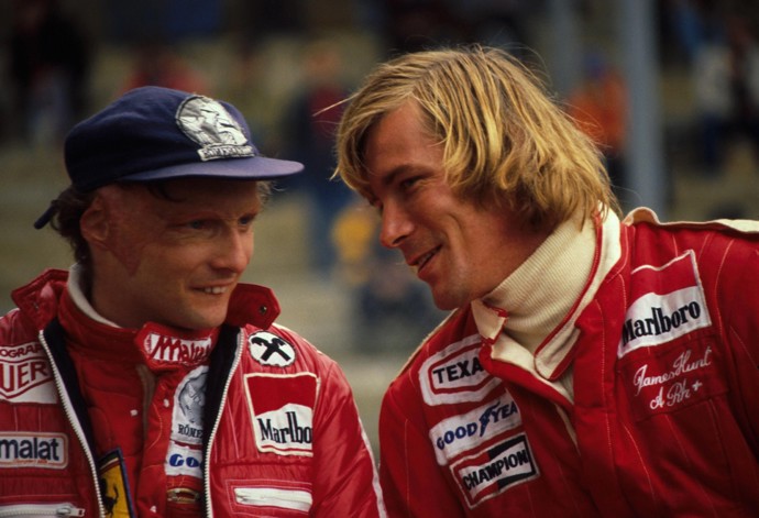 Niki Lauda se svým rivalem Jamesem Huntem.