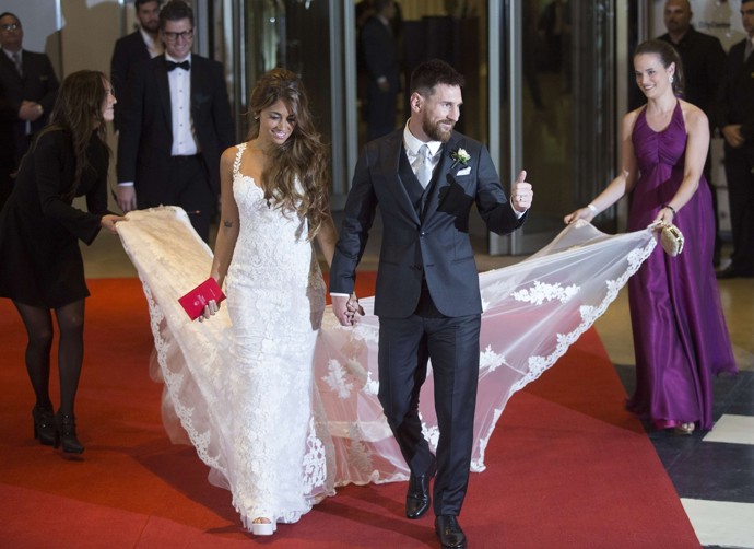 Lionel Messi a Antonela Roccuzzo měli argentinskou "svatbu století" 30. června 2017. Hosty na ní byli mimo jiné Messiho spoluhráč Gerard Piqué s tehdejší partnerkou Shakirou.
