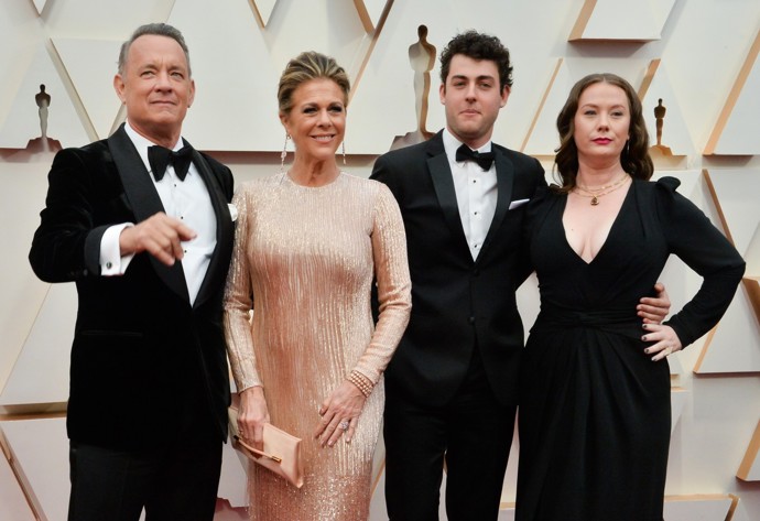 Tom Hanks je hrdým tátou čtyř dětí. Na snímku z Oscarů v roce 2020, kde mu vedle manželky Rity Wilson dělali společnost nejmladší syn Truman a jediná dcera Elizabeth.