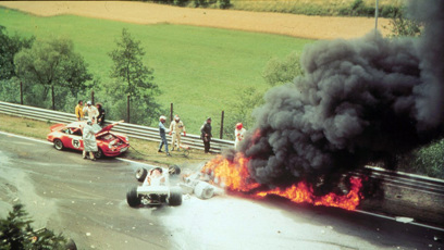 FOTO: Niki Lauda přežil děsivou nehodu.