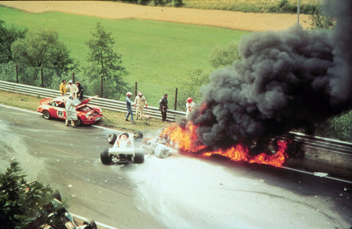 Niki Lauda přežil děsivou nehodu.