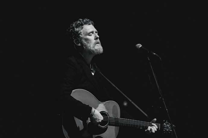 V 56 letech zemřel zpěvák Glen Hansard.