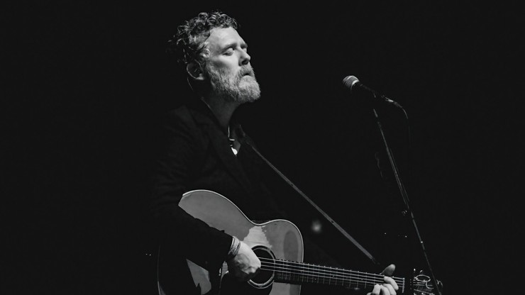 V 56 letech zemřel zpěvák Glen Hansard.