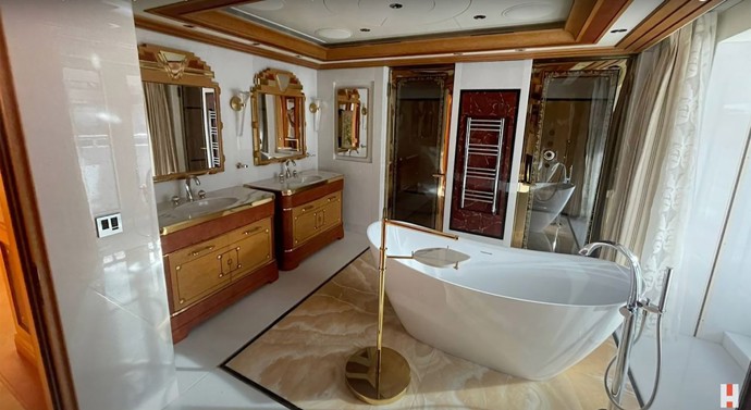 Luxusní jachta Graceful v hodnotě zhruba 100 milionů eur je spojována s ruským prezidentem Vladimirem Putinem.