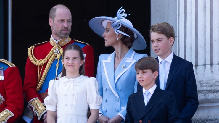 Britská královská rodina na každoroční akci Trooping the Colour, která slouží jako oficiální oslava narozenin panovníka.