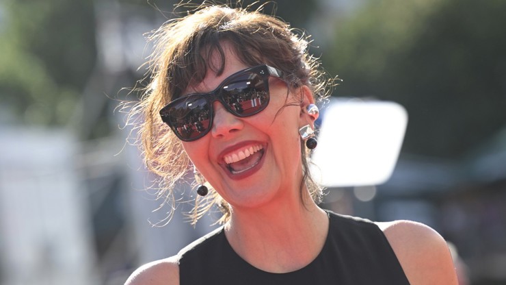 Maggie Gyllenhaal byla samý úsměv.