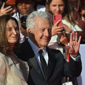 Dustin Hoffman na zahájení KVIFF 2026.