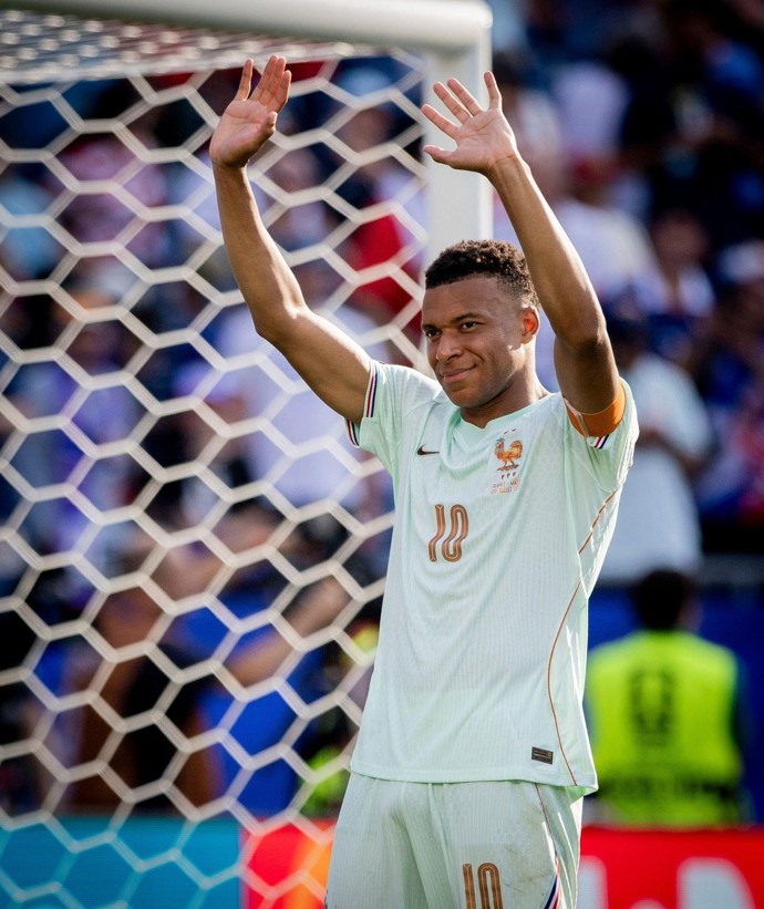Kylian Mbappé na rasistické poznámky ostře zareagoval.