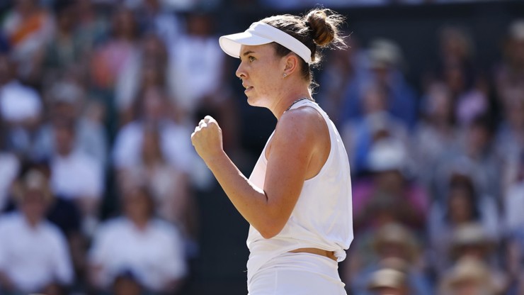 Linda Nosková slaví svůj wimbledonský titul.