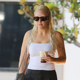 Amanda Bynes si obarvila obočí na platinovou blond.