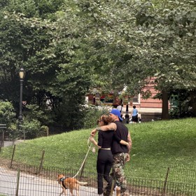 Ariana Grande spatřena v parku s  Rickym Alvarezem