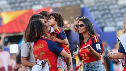 FOTO: Marc Cucurella s rodinou.