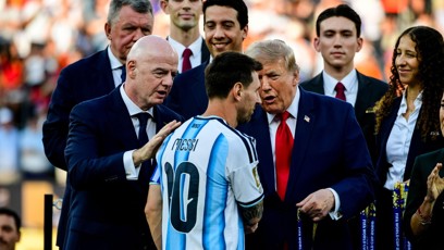FOTO: Donald Trump si třese rukou s Messim.