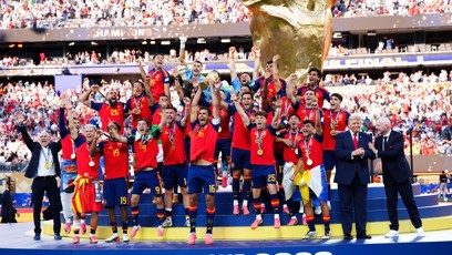 FOTO: Donald Trump odmítal odejít po gratulaci vítězům MS ve fotbale.