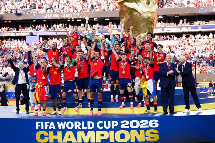 Donald Trump odmítal odejít po gratulaci vítězům MS ve fotbale.