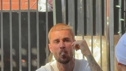FOTO: Justin Bieber si zapálil doutník.