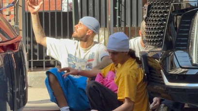 FOTO: Justin Bieber se posadil vedle svého kamaráda.