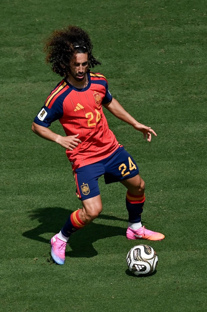 Marc Cucurella má ikonickou hřívu.