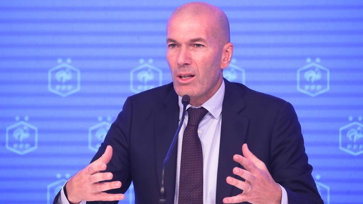 Zinédine Zidane přebírá francouzskou repre. Zinédine Zidane přebírá francouzskou repre.