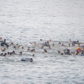 Do Ceuty se dostalo tisíce migrantů.