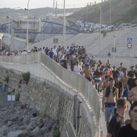Imigranti v Ceutě.