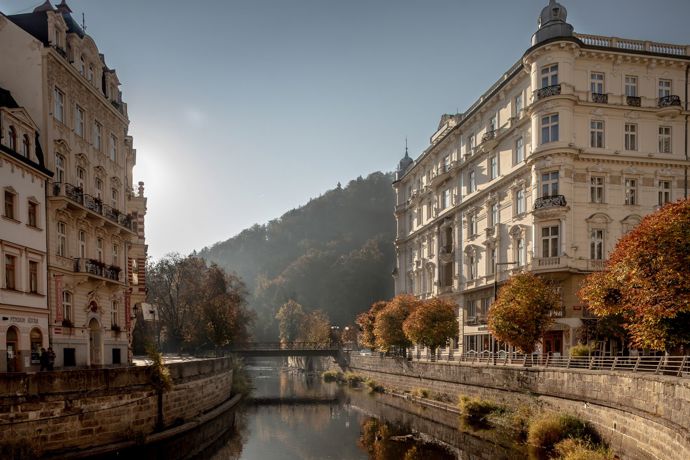 Grandhotel Pupp: Hotel, který dal Karlovým Varům tvář. Už více než tři století vítá krále, hvězdy i filmové legendy Grandhotel Pupp: Hotel, který dal Karlovým Varům tvář. Už více než tři století vítá krále, hvězdy i filmové legendy