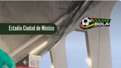 FOTO: Mexická fanynka polila muže pivem.